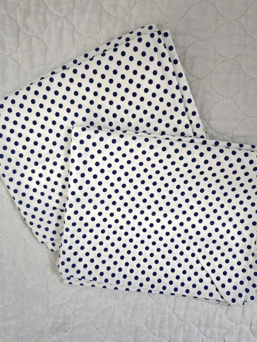 Set Of 2 Lauren Ralph Lauren White Royal Blue Polka Dots Standard Pillowcases.